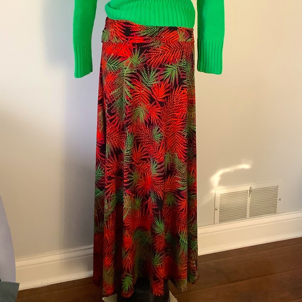 Nice maxi skirt🌴🌺